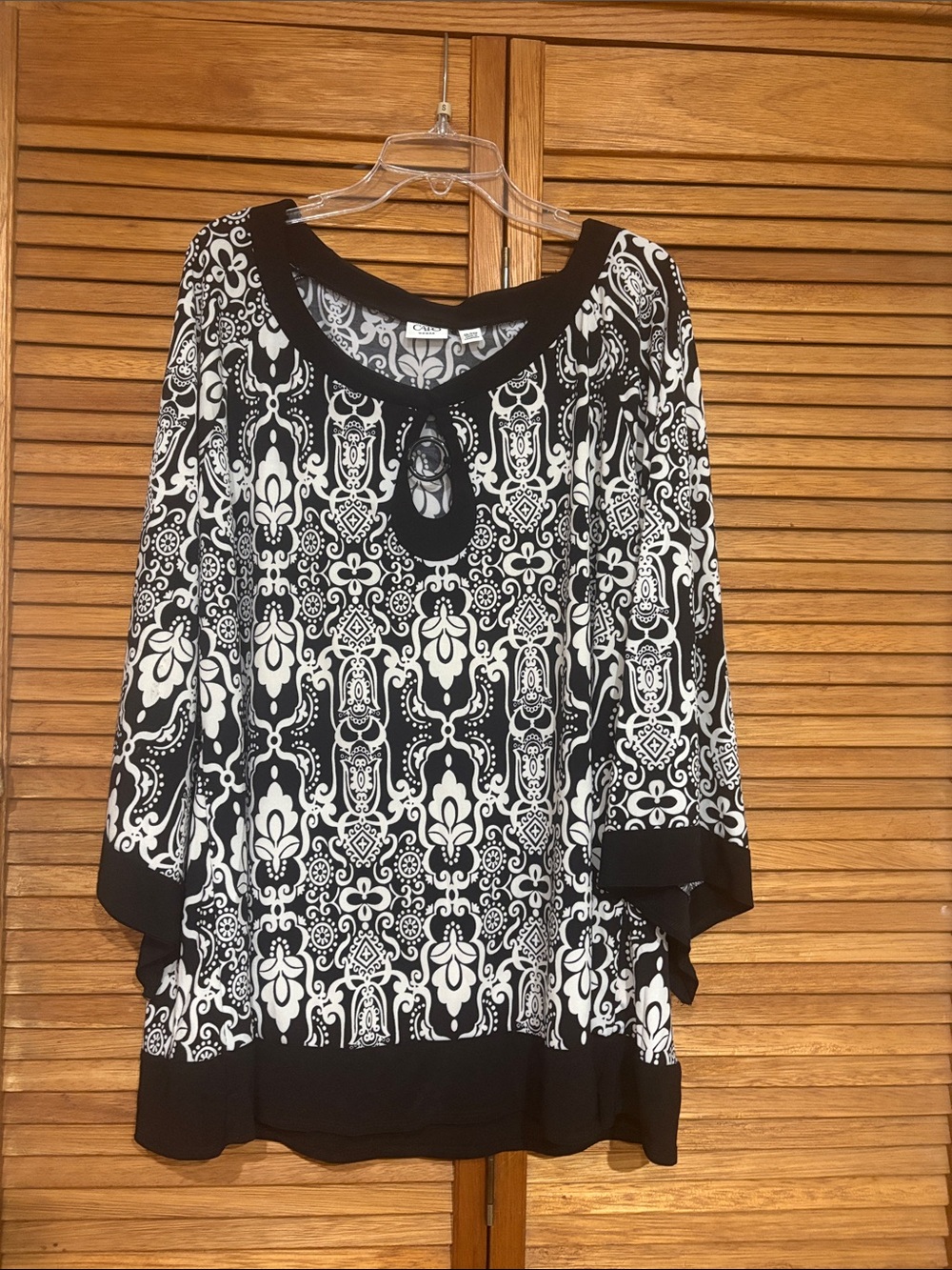 Cato Black and White Keyhole Tunic Top